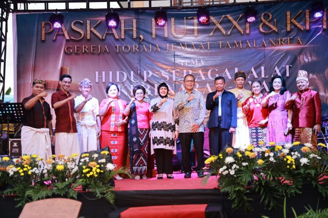 
					Danny Pomanto Hadiri Perayaan Paskah Gereja Toraja Jemaat Tamalanrea, Simbol Toleransi dan Kerukunan di Kota Makassar