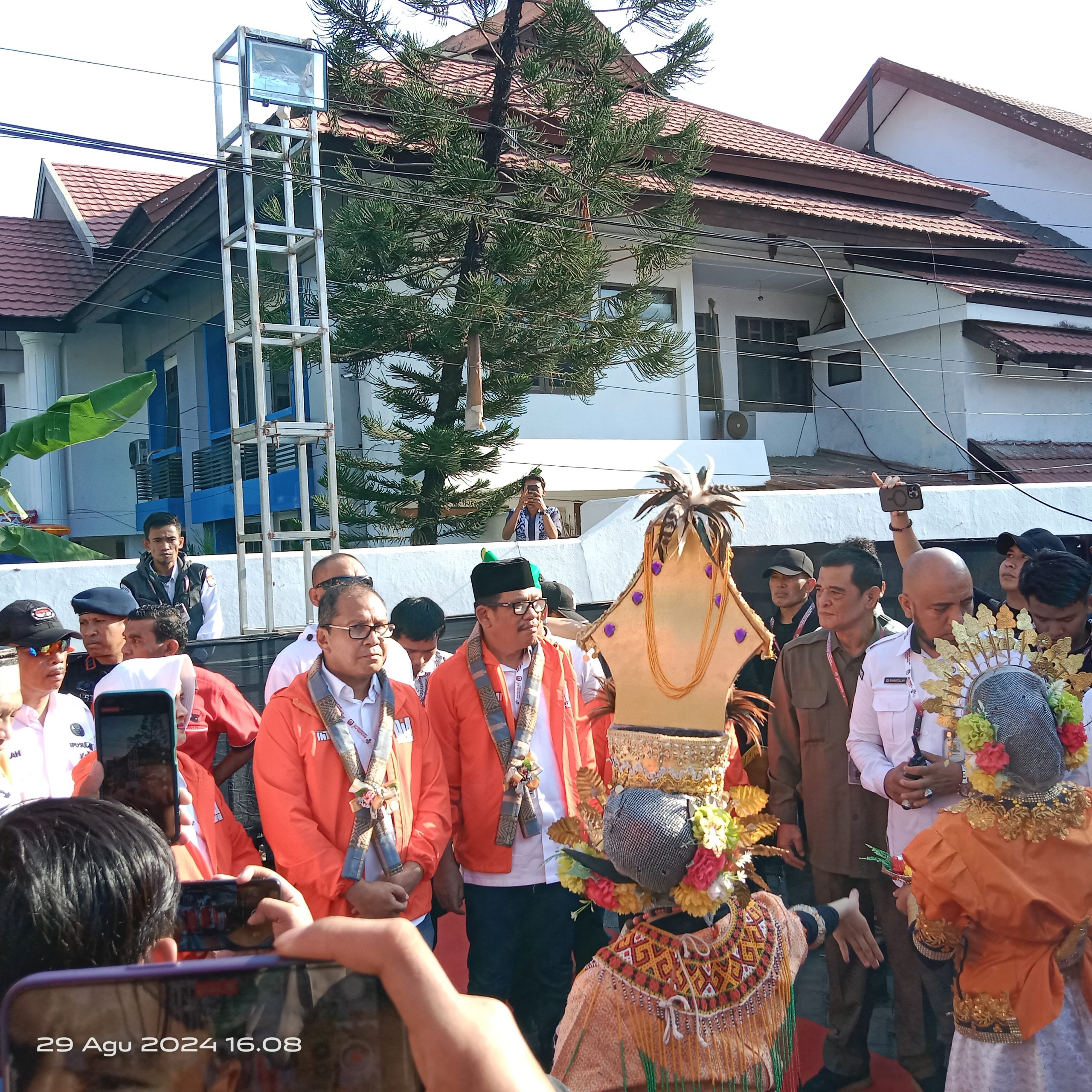 Paslon DIA Daftar Pilgub di Hari Terakhir