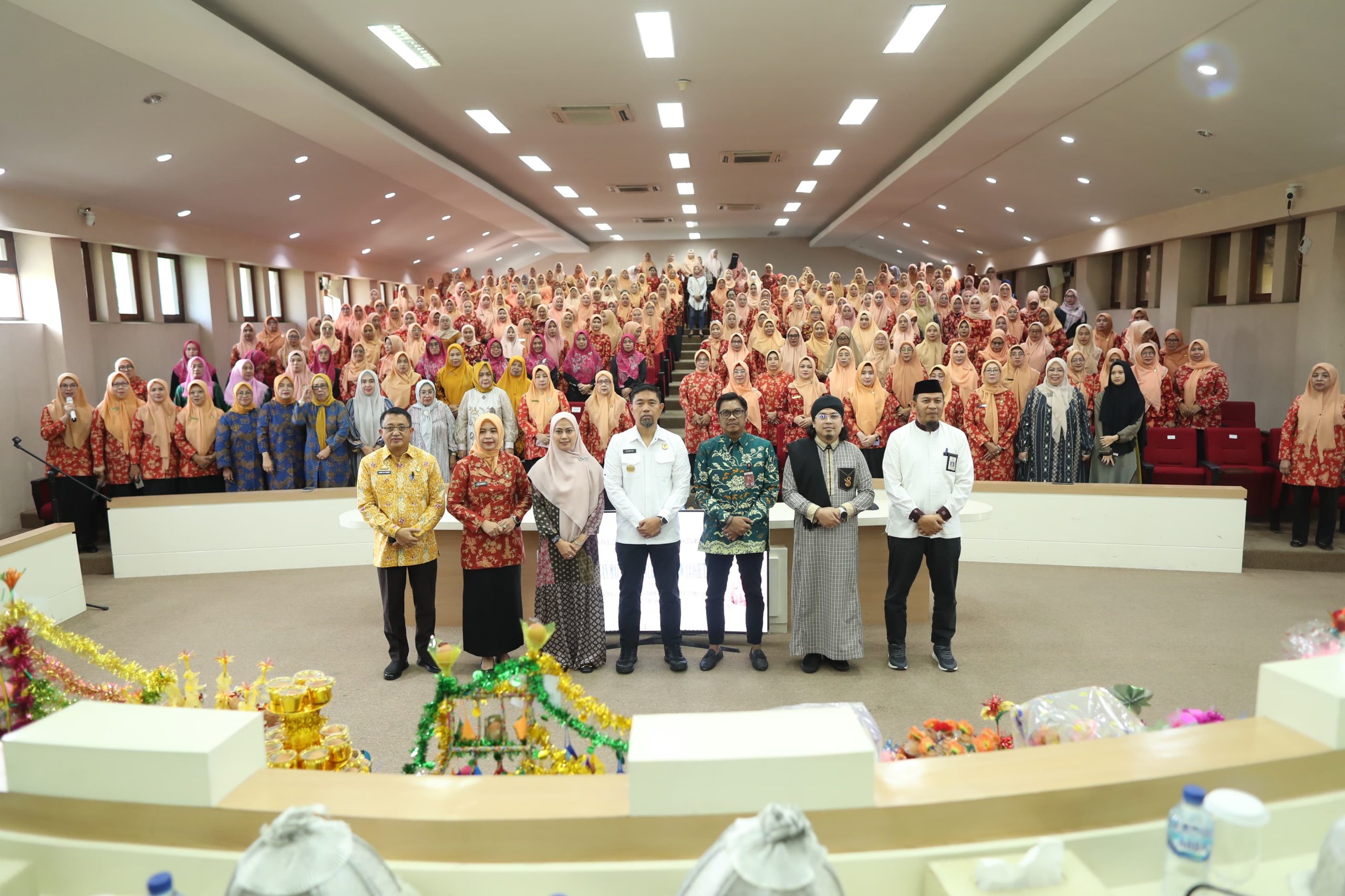 Peringati Maulid Nabi, Pj Ketua DWP Kota Makassar Ajak Anggota Semangat Beramal