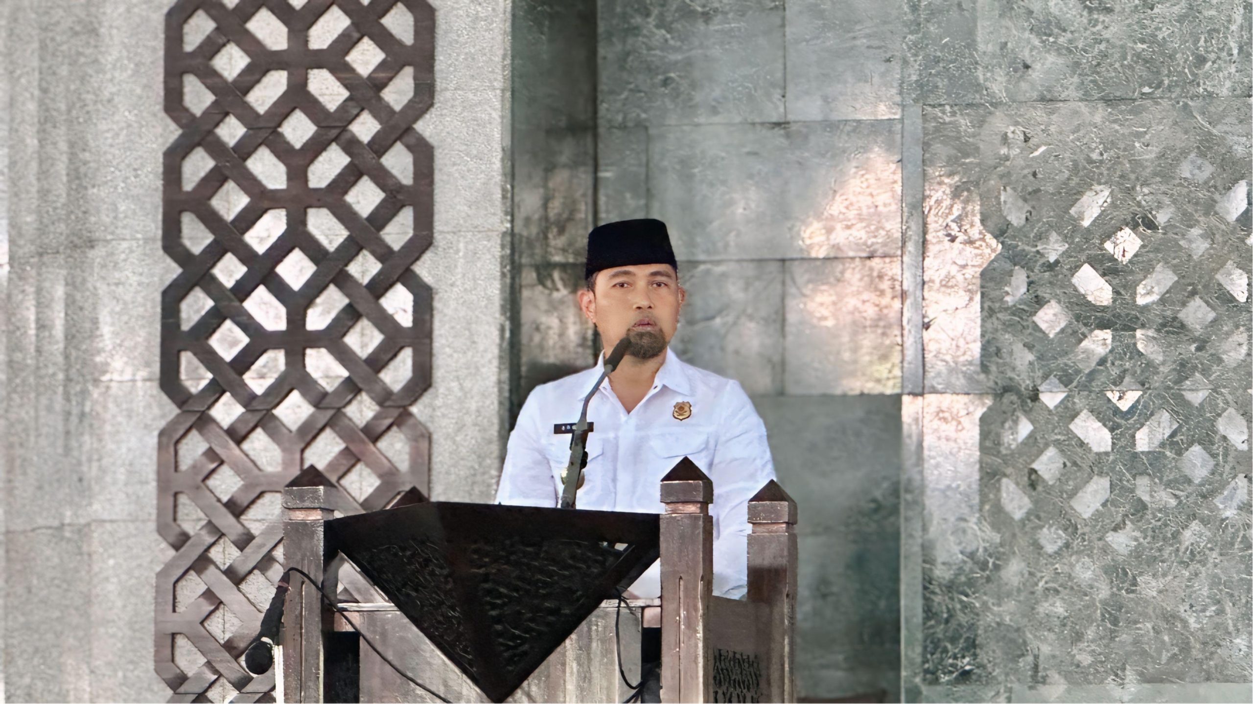 Pjs Walikota Makassar Arwin Azis Ajak Jemaah Masjid Al-Markaz Wujudkan Suasana Damai di Pilkada Serentak