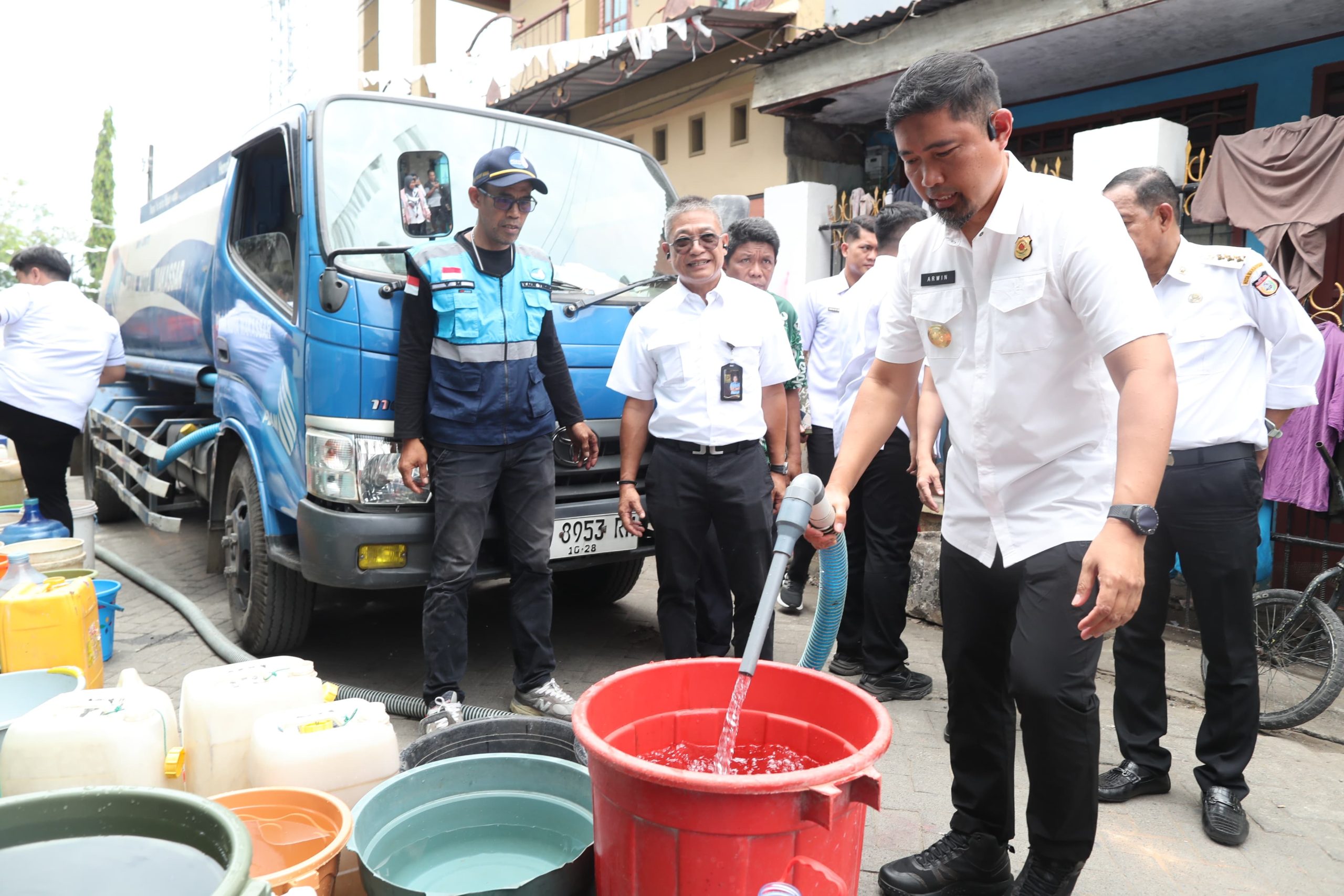 Andi Arwin Azis Komitmen Penuhi Air Bersih Bagi Warga Terdampak Kekeringan, PDAM Siapkan 5 Juta Liter Perhari