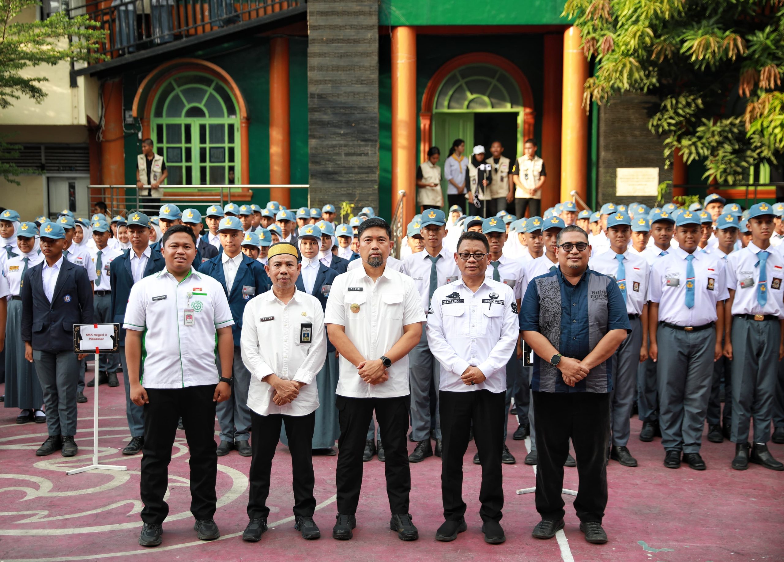 Pjs Wali Kota Arwin Azis Bakar Semangat Siswa-siswi Lomba Tata Upacara dan Baris-berbaris di SMAN 2 Makassar