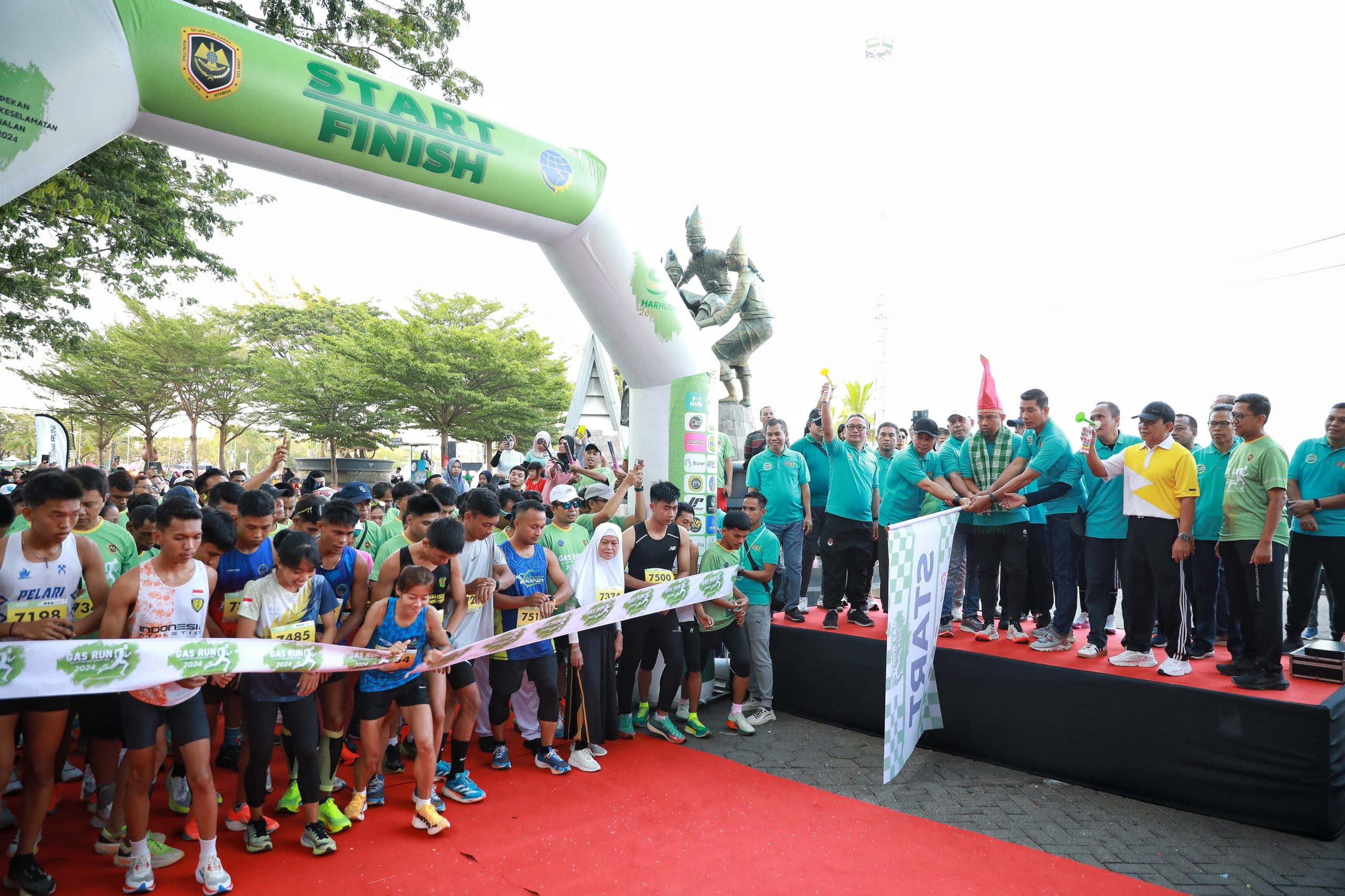 Pjs Wali Kota Makassar Arwin Azis Melepas dan Menyemarakkan GAS Run di Pekan Keselamatan Jalan 2024