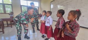Satgas Yonif 512QY Membangun Pendidikan Karakter Siswa Sekolah Dasar di Wilayah Perbatasan.