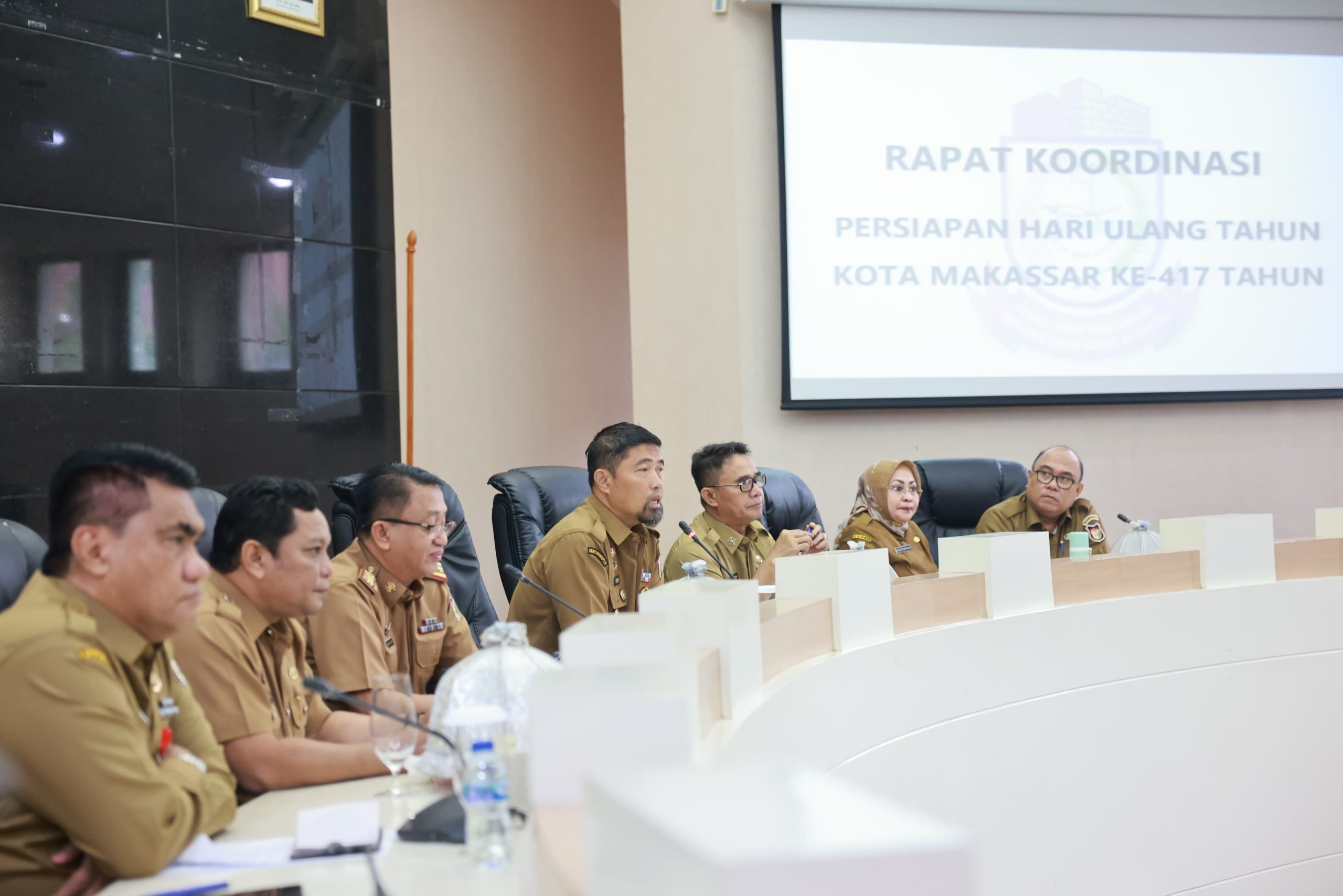 Pjs Wali Kota Arwin Azis Pimpin Rakor Persiapan HUT Kota Makassar ke-417, Dorong Kolaborasi dan Pengabdian Masyarakat
