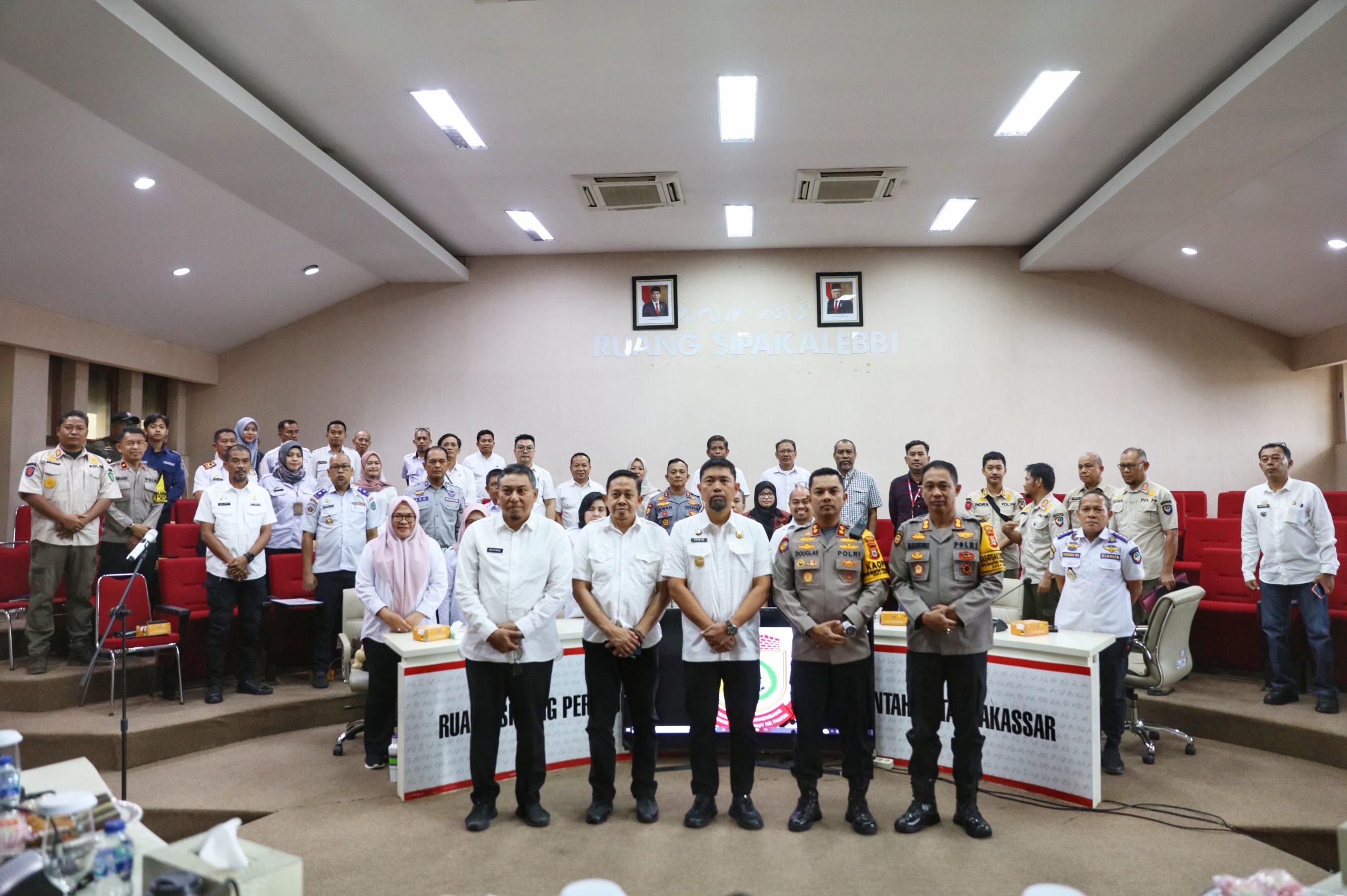 Pj Wali Kota Makassar Buka Rakor Penanganan Masalah Sosial di Simpang Lima Bandara Sultan Hasanuddin