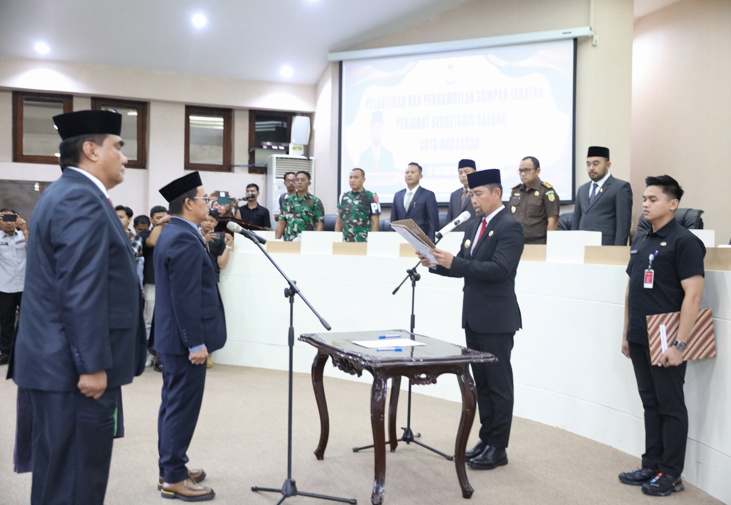 Lantik Pj Sekda Kota Makassar, Andi Arwin Azis Harapkan Tingkatkan Kinerja Perangkat Daerah