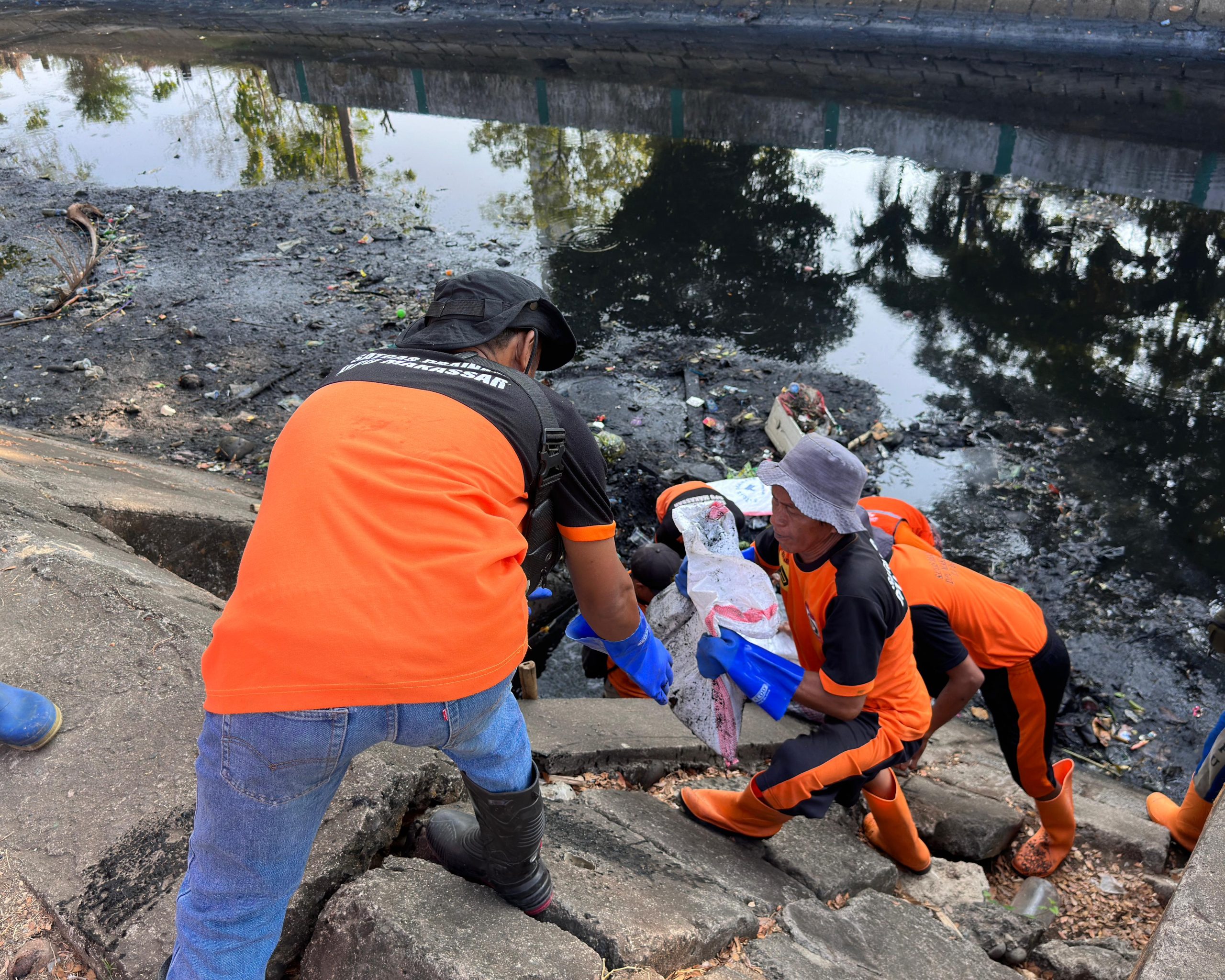 Pemkot Makassar Gelar Sabtu Bersih Kanal dan Drainase untuk Antisipasi Banjir