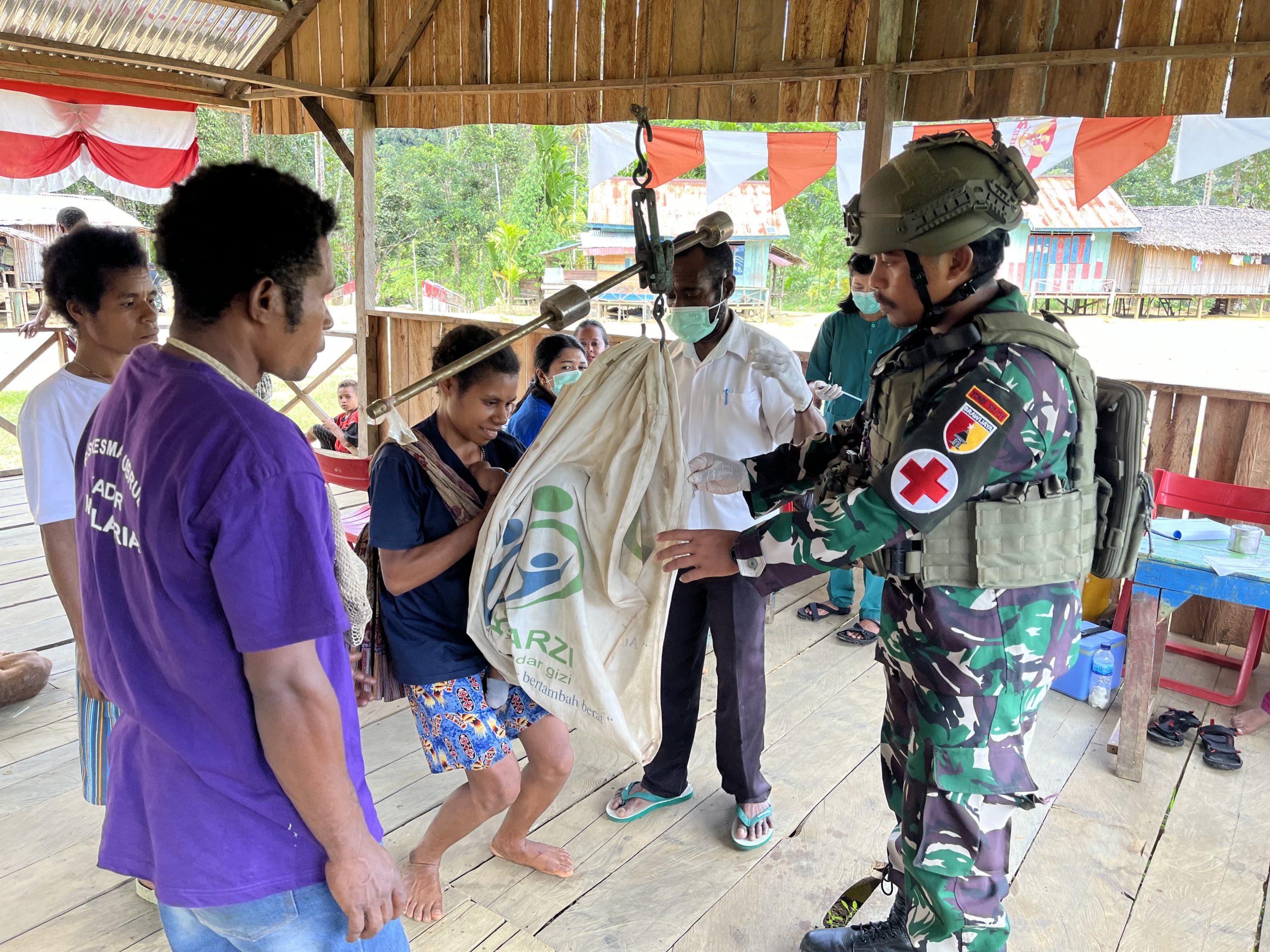 Bakti Kesehatan, Satgas Yonif 512QY Gelar Posyandu di Wilayah Perbatasan.
