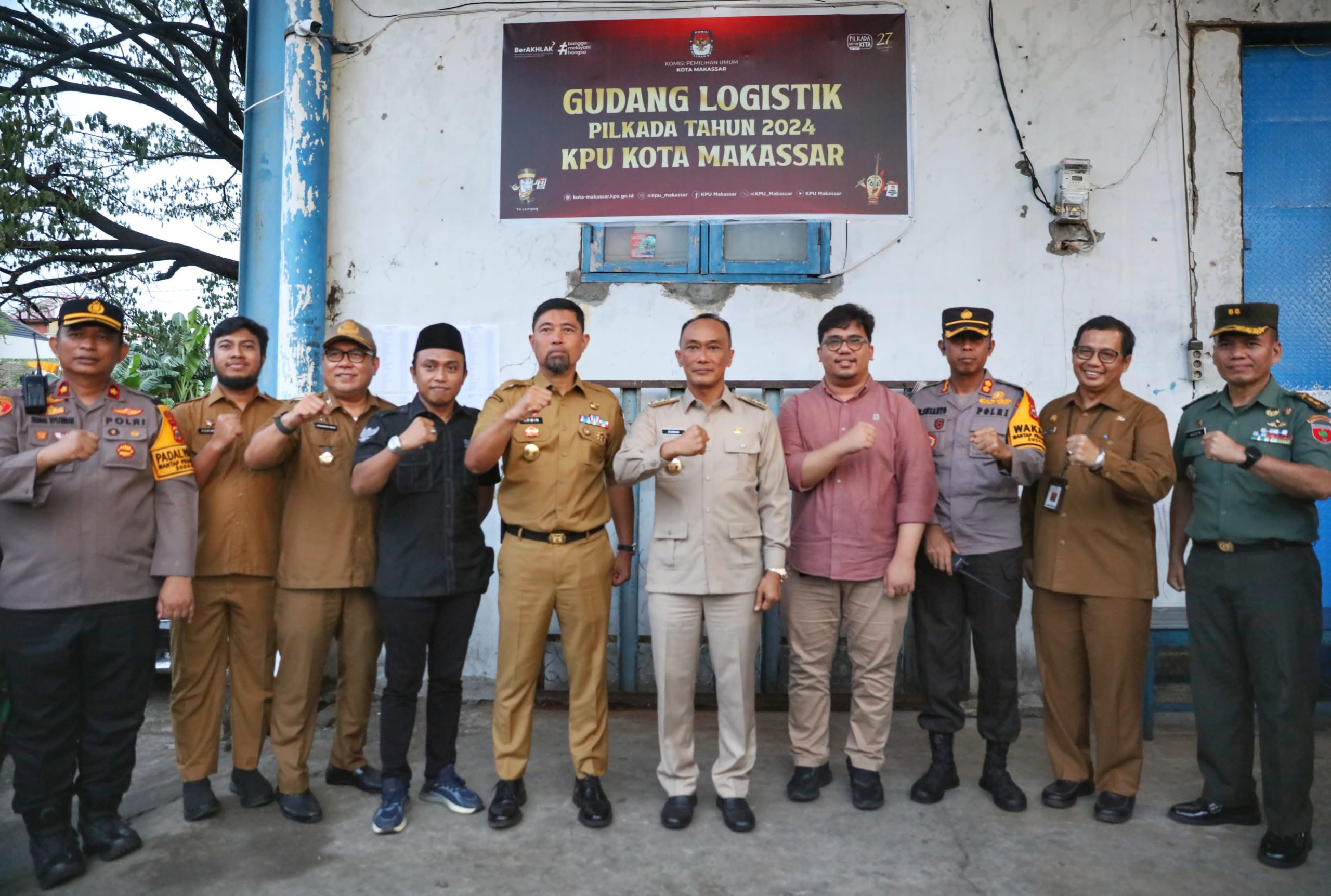 Pjs Wali Kota Makassar Bersama Gubernur Sulsel Tinjau Gudang Logistik KPU