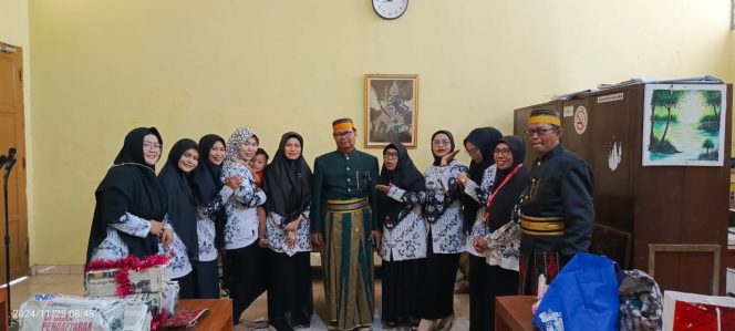 
					Hari Guru Nasional di SMKN 2 Makassar: Mengusung Tema “Bangunlah Jiwa dan Raganya