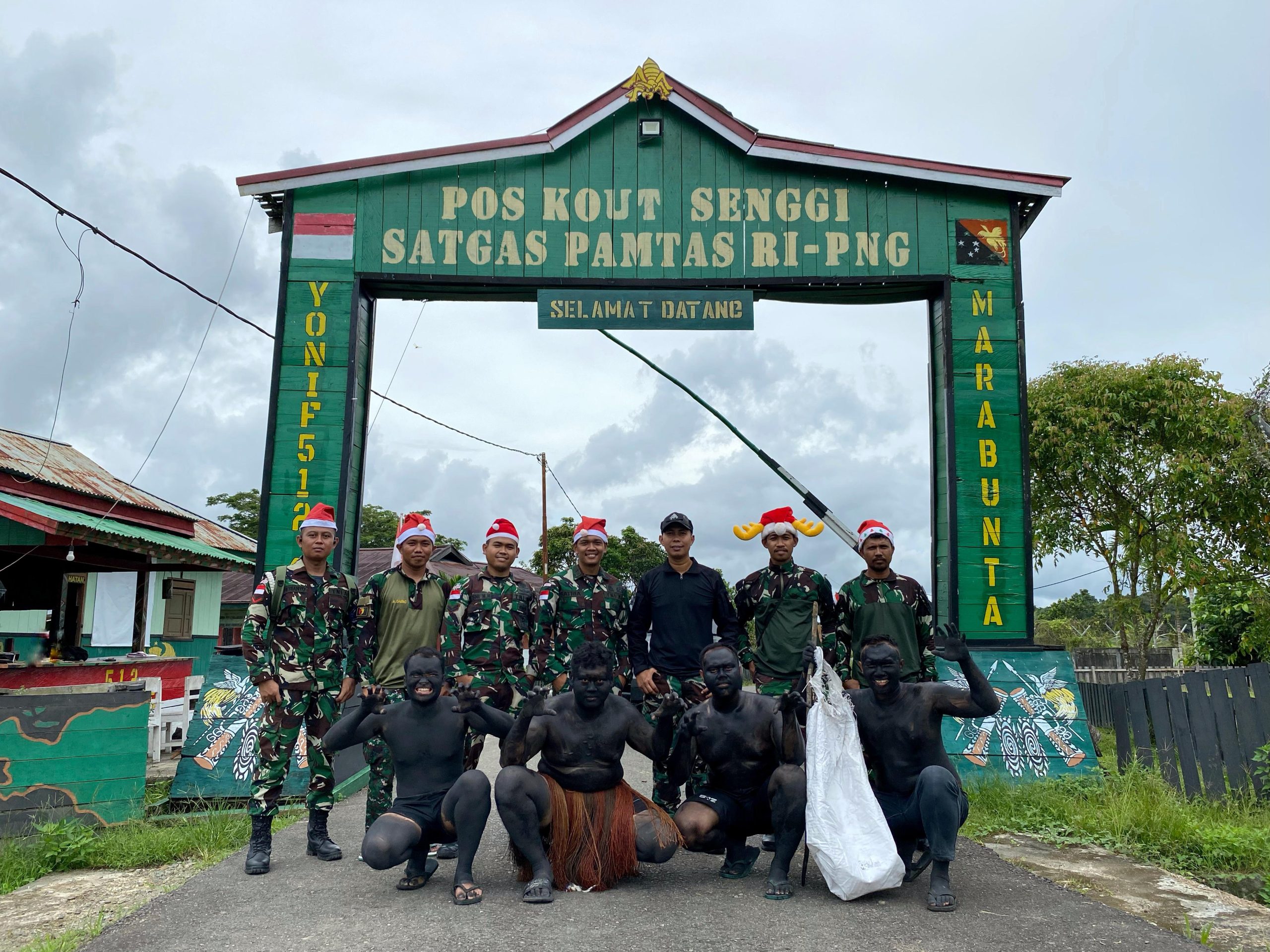 Sambut Perayaan Natal Dengan Penuh Kehangatan, Satgas Yonif 512 QY Berbagi Suka Cita Di Perbatasan.