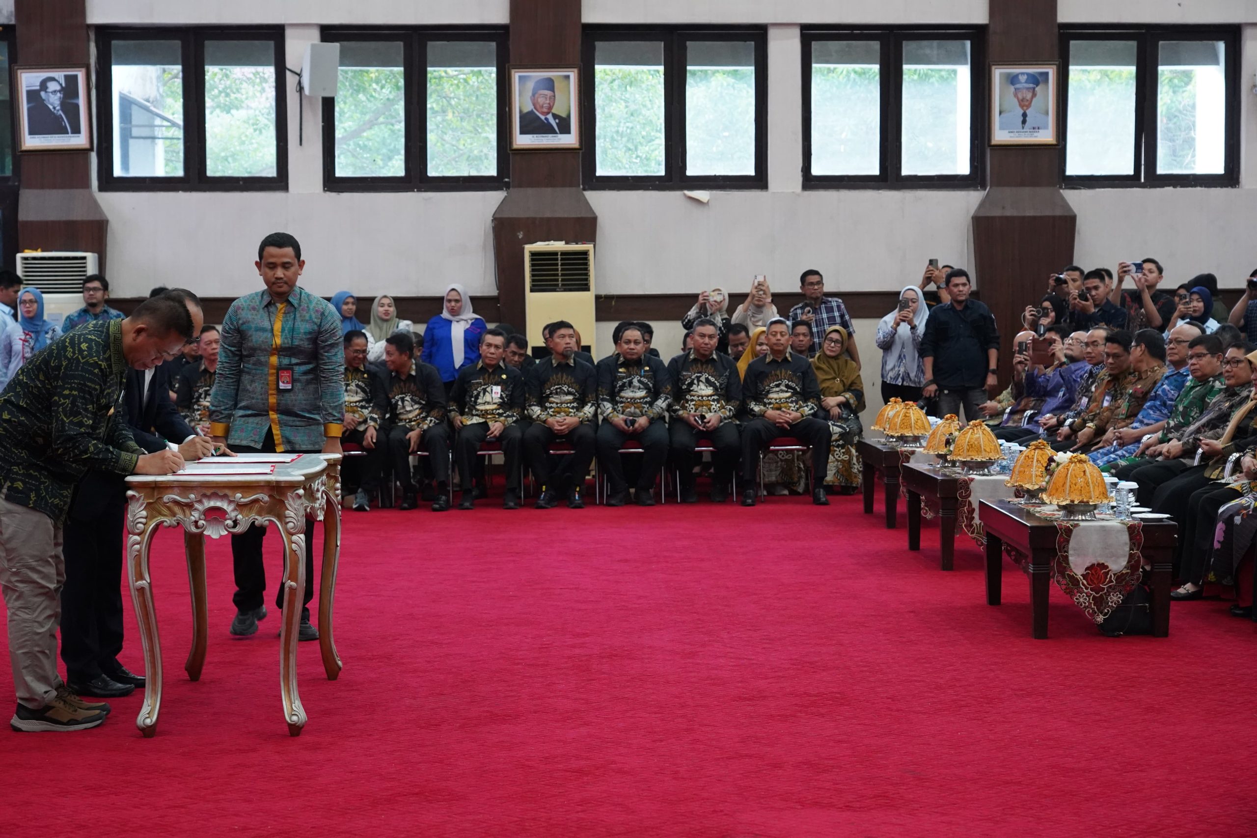 Pamen Ahli Bidang Ilpengtek dan LH Poksahli Pangdam XIV/Hsn, Hadiri Serah Terima Jabatan Pj. Gubernur Sulsel