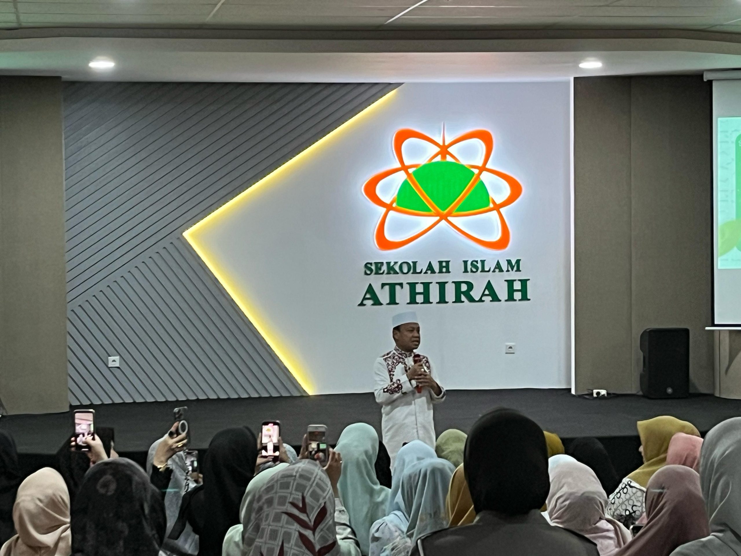 Tarhib Ramadhan, SD Islam Athirah Makassar Undang Ustad Dasad Latif
