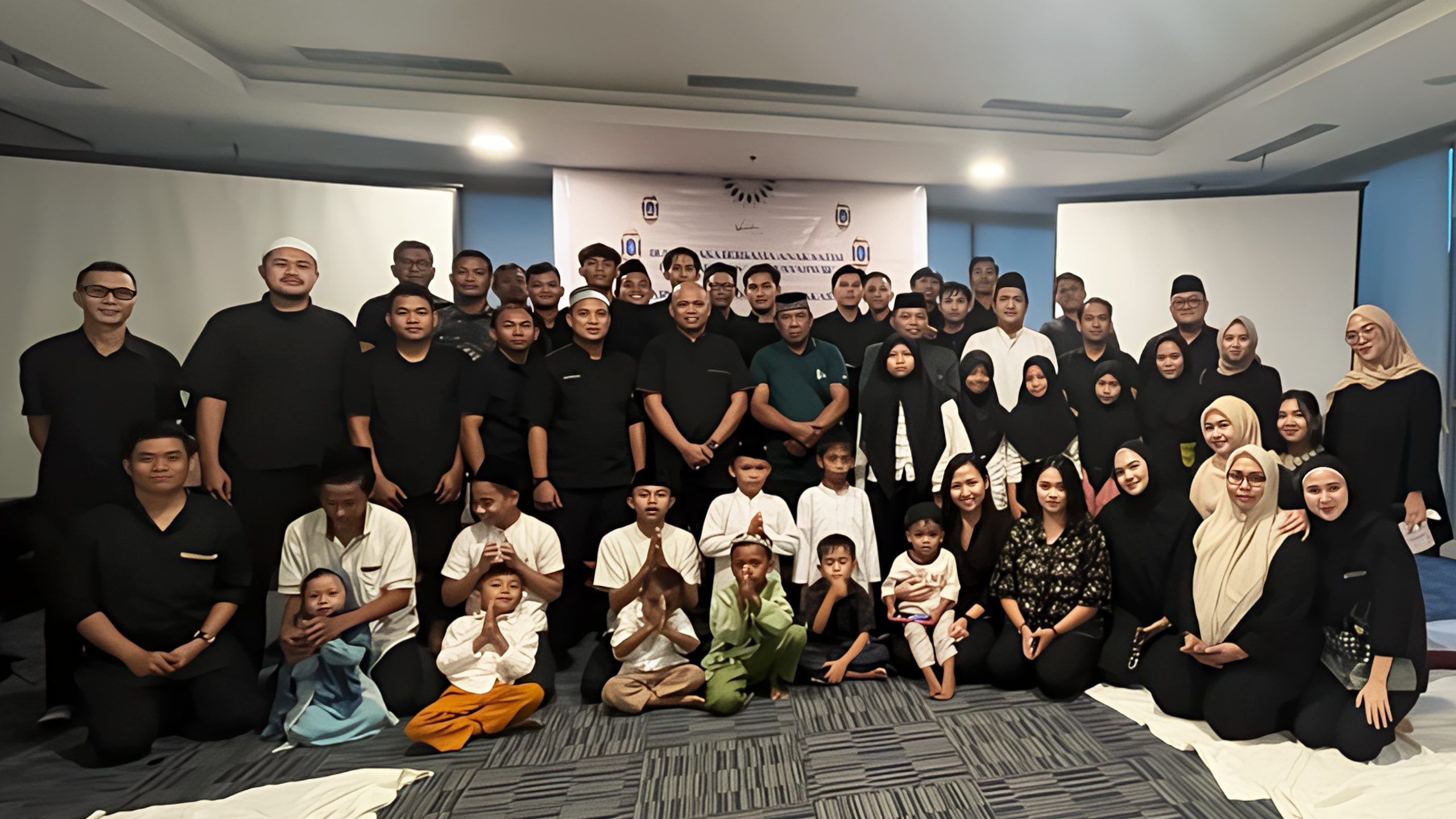 Vasaka Hotel Makassar Buka Puasa Bersama Anak Yatim dan Karyawan