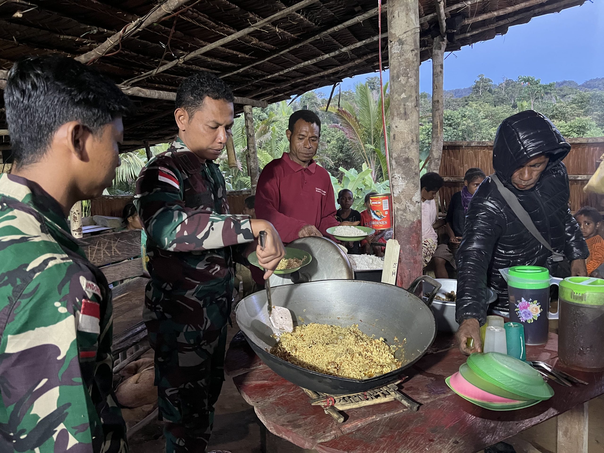 Toleransi di Tanah Papua, Satgas Yonif 512 QY dan Warga Tatakra Gelar Buka Puasa Bersama.