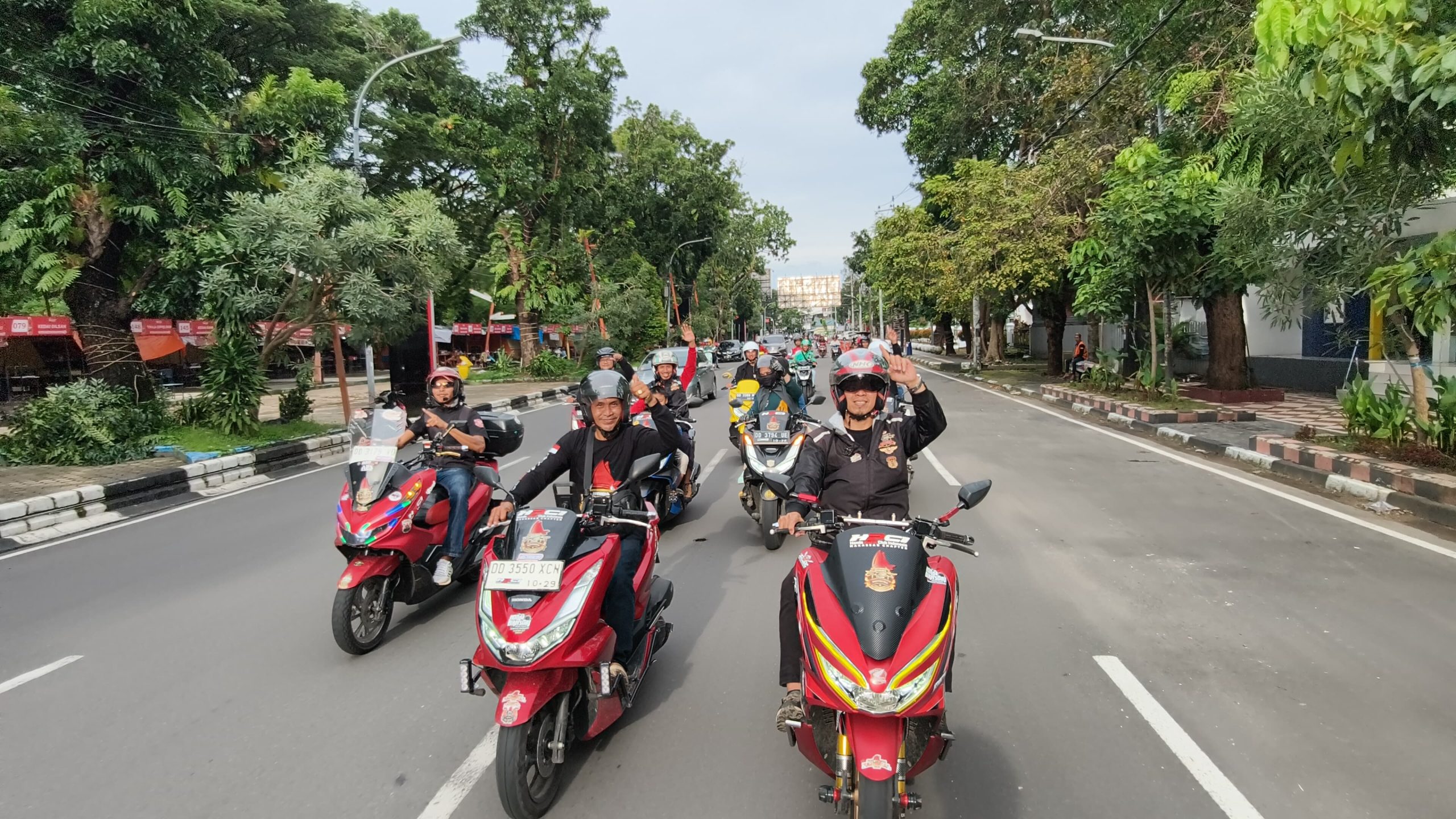 Komunitas Matic Besar Honda di Makassar Meriahkan Launching Honda CUV e: dan Honda ICON e:
