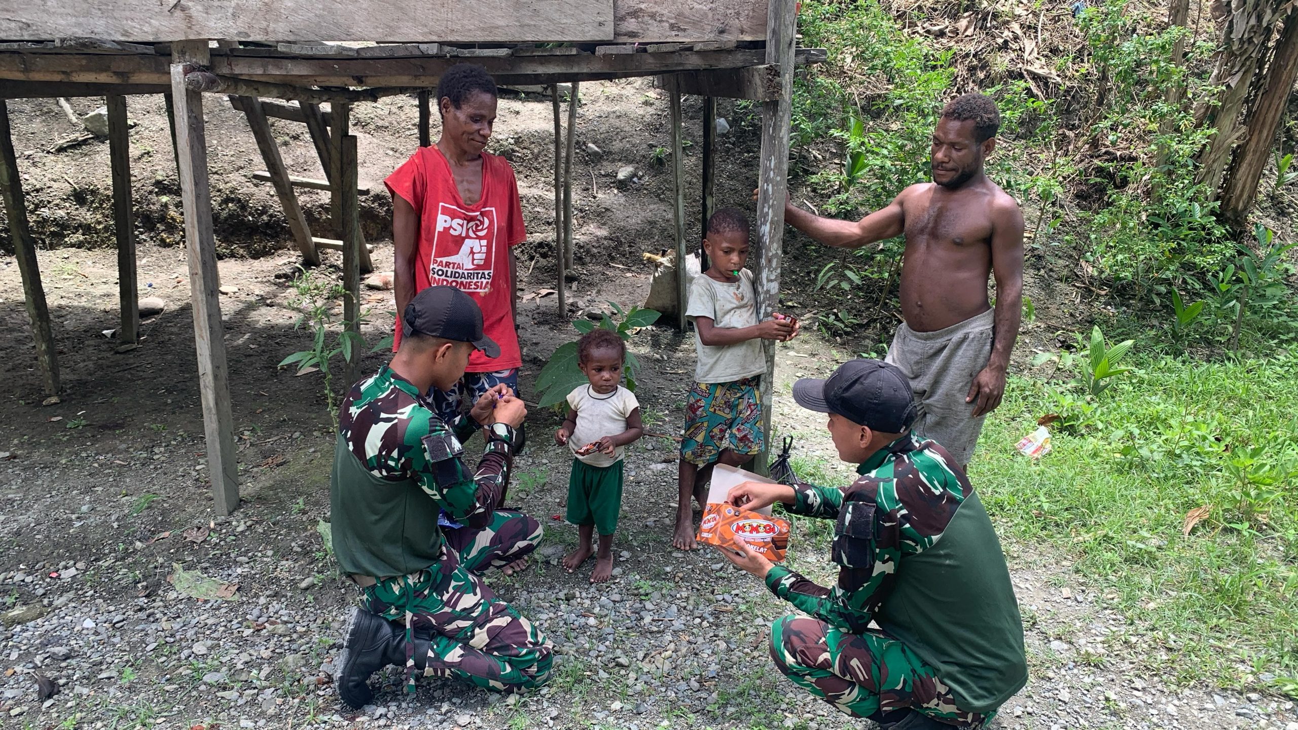 Indahnya Berbagi di Bulan Suci Ramadhan, Kebahagiaan Kecil dari Pos untuk Warga Kampung Karang.