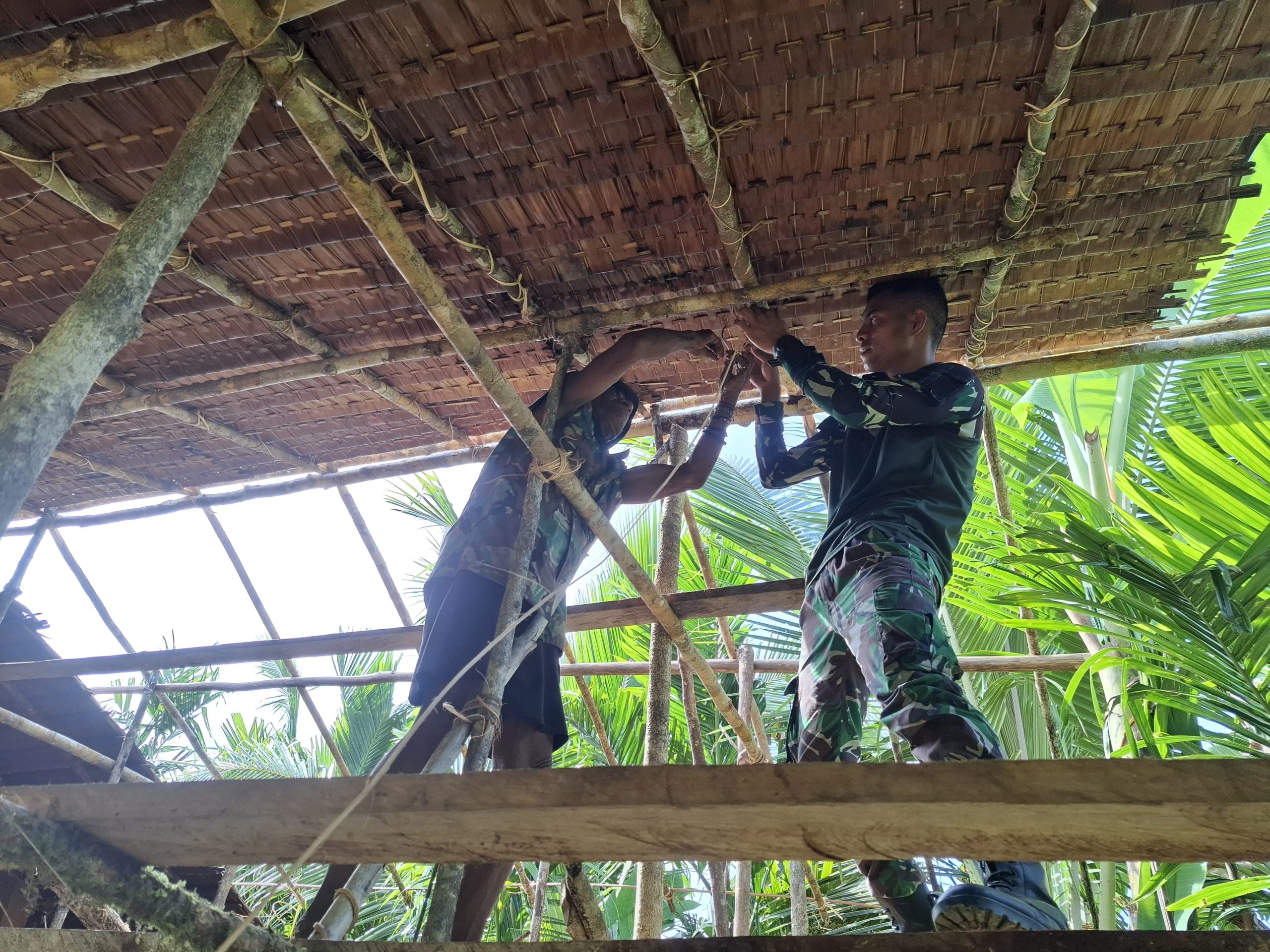 Bangun Dapur untuk Warga di Pedalaman Papua, Wujud Kepedulian Satgas Yonif 512 QY Tanpa Batas.