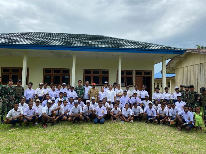 
					Langkah Kecil, Harapan Besar, Satgas Yonif 512 QY Bagikan Alat Tulis untuk Pelajar di Ujung Negeri.