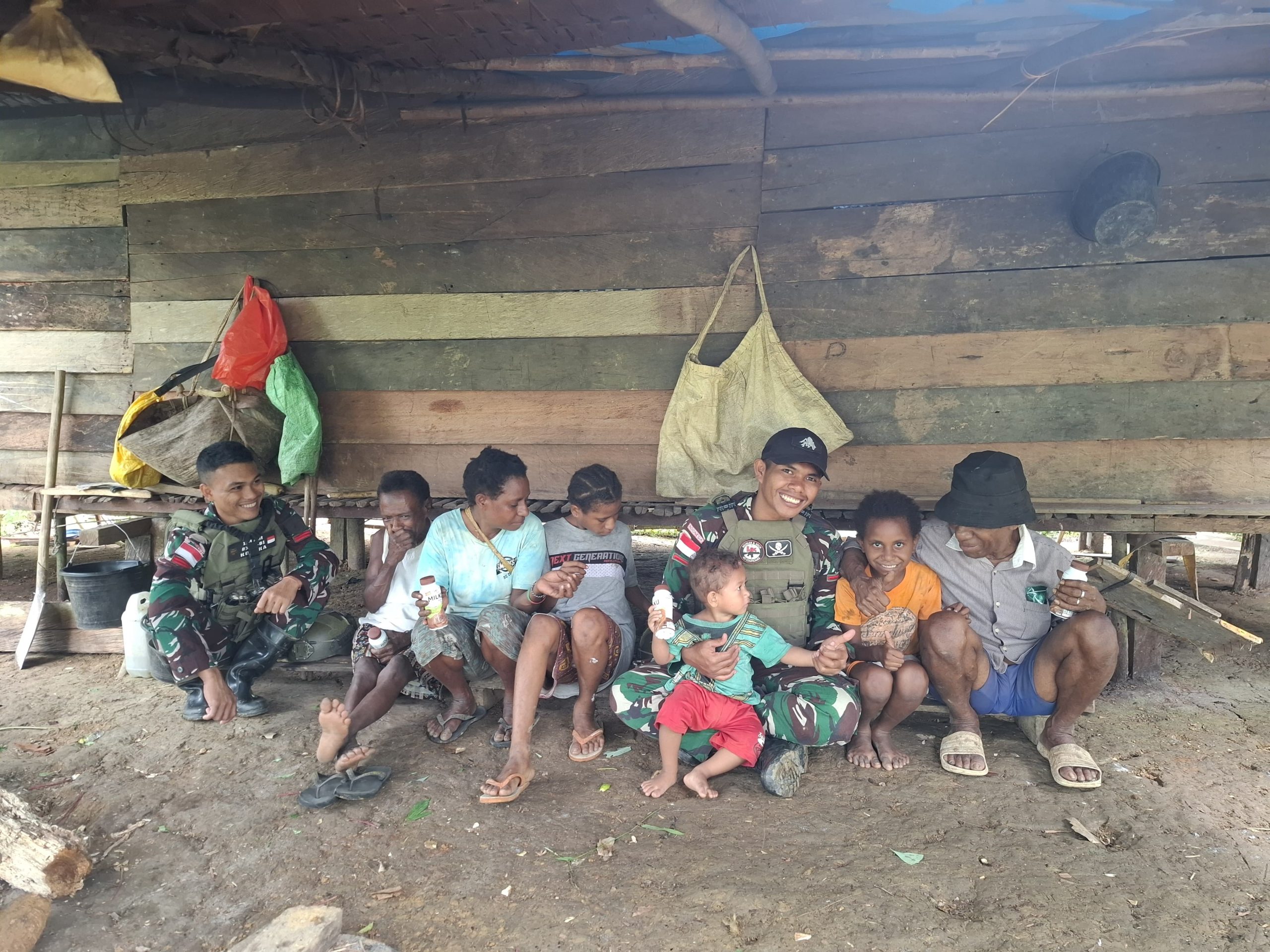 Serap Aspirasi Warga di Kampung Unggalom, Satgas Yonif 512 QY Bangun Kebersamaan.