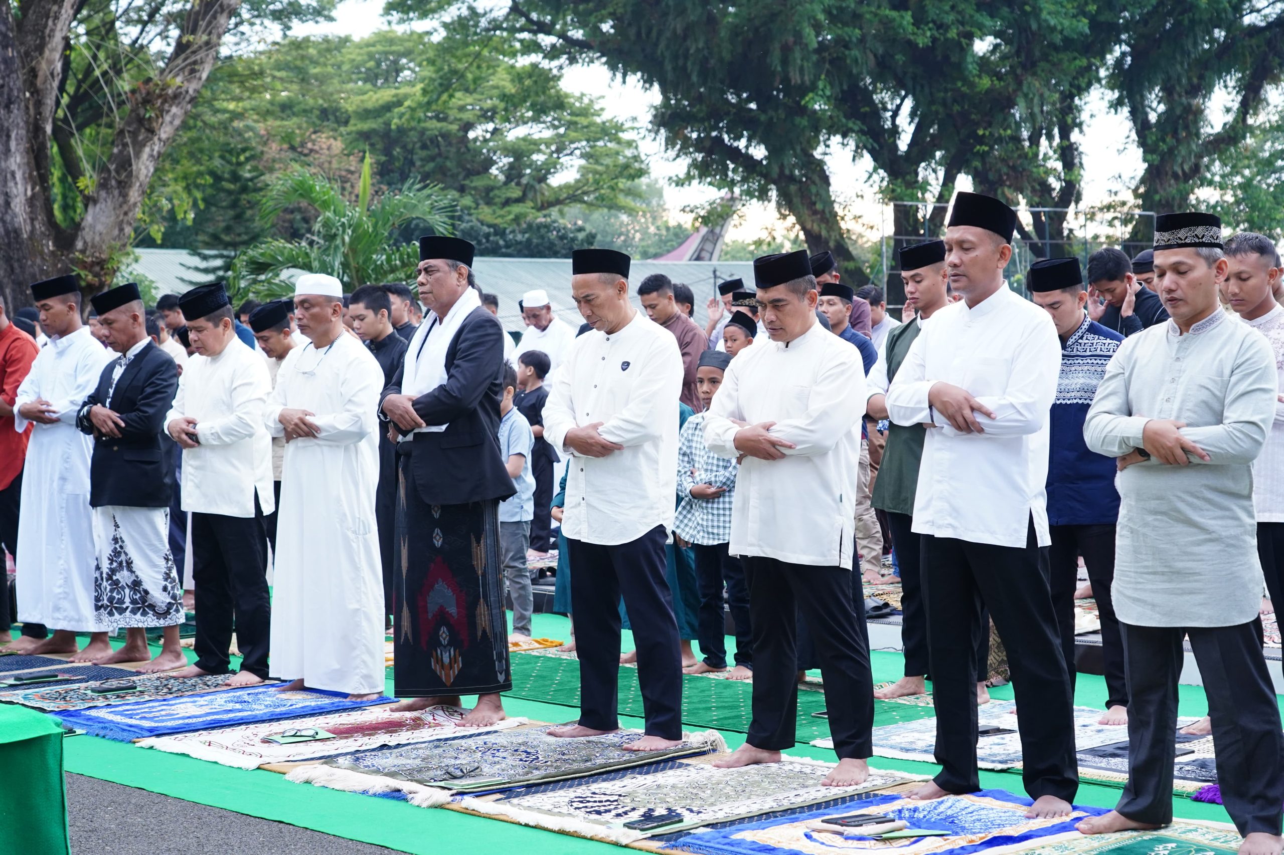 Pangdam XIV/Hsn Sholat Idul Adha 1446 Hijriah/2025 Masehi Bersama Prajurit dan Masyarakat Kota Makassar