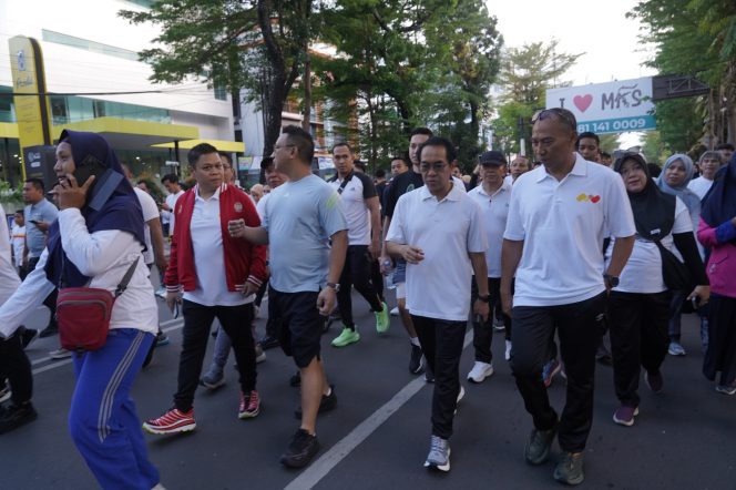 
					Pangdam XIV/Hsn Ikuti Jalan Santai Sulsel Anti Mager Bersama Forkompinda Sulsel dan Masyarakat Kota Makassar