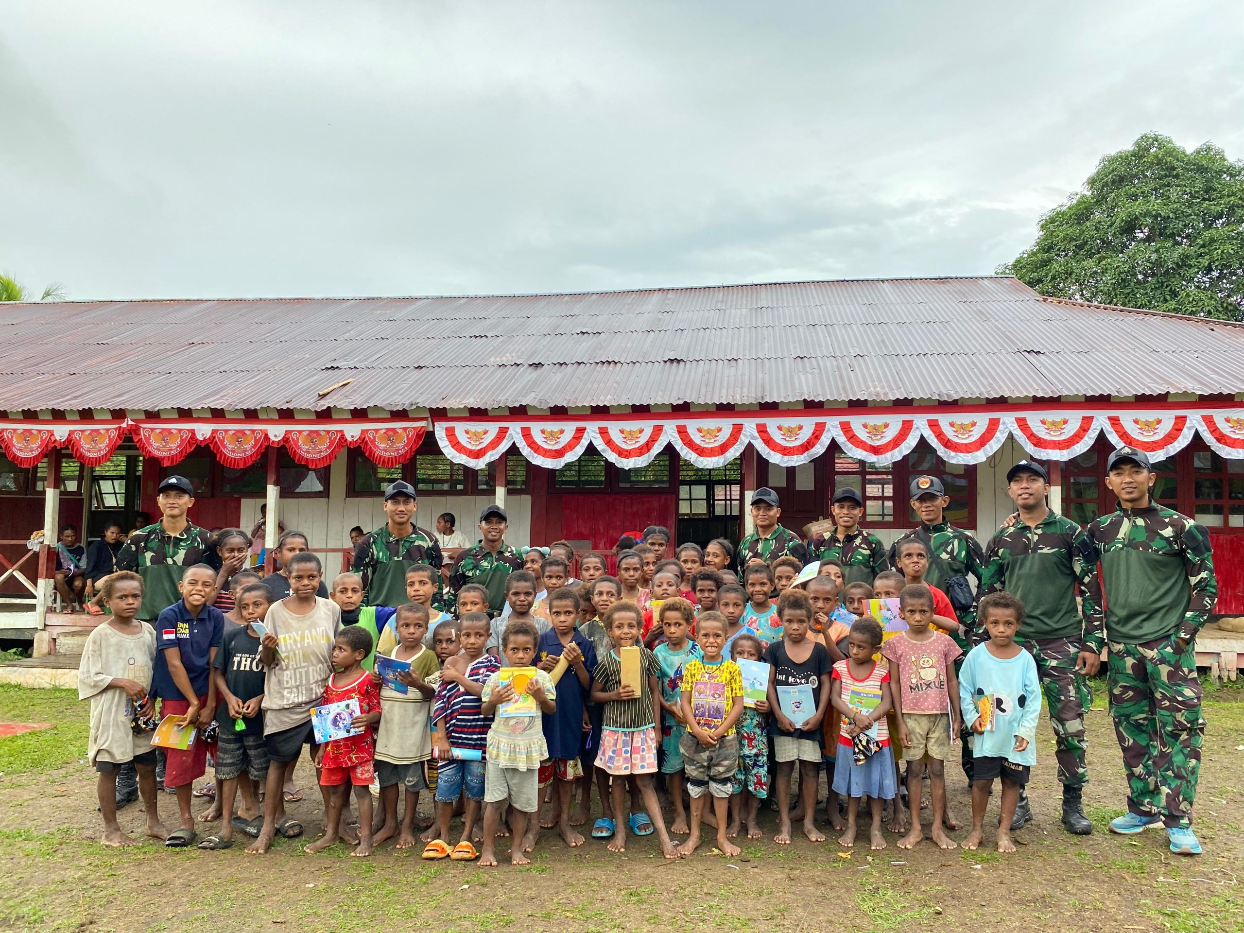 Gebyar Merah Putih di Ujung Negeri, Satgas Yonif 512 QY dan Warga Kampung Yabanda Rayakan HUT RI ke-80 Penuh Semangat.
