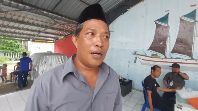 
					PEMILIHAN RT - Ketua RT 05 Firdaus Hamzah usai meraih suara telak dalam pemilihan ketua RT di RW 09, Kelurahan Minasa Upa, Kecamatan Rappocini, Makassar, Rabu (3/12/2025) sore. Firdaus menjanjikan wifi gratis usai terpilih.