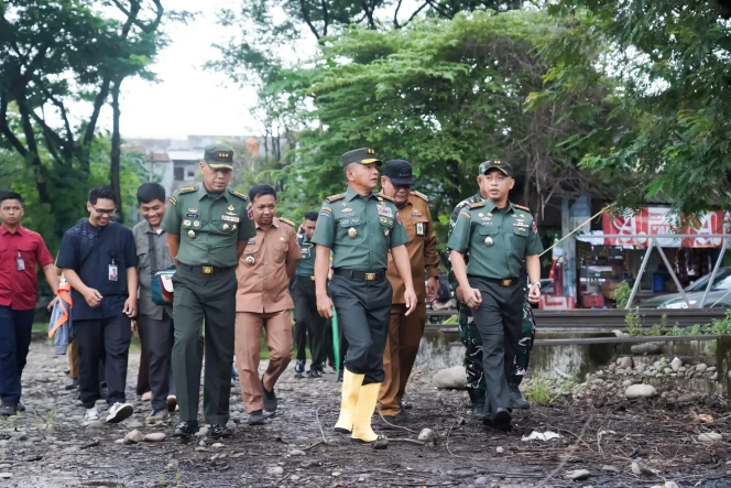 
					Pangdam XIV/Hasanuddin Tinjau Pembangunan Koperasi Merah Putih, Komitmen Tegas Bangun Ekonomi Rakyat