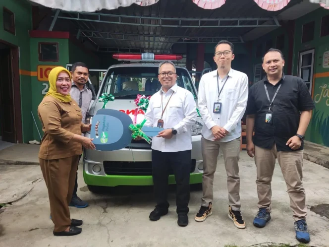
					PT Pegadaian Serahkan Bantuan Ambulans