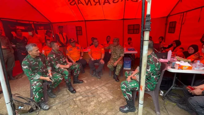 
					Pantau Langsung Evakuasi Korban Pesawat ATR 42-500
