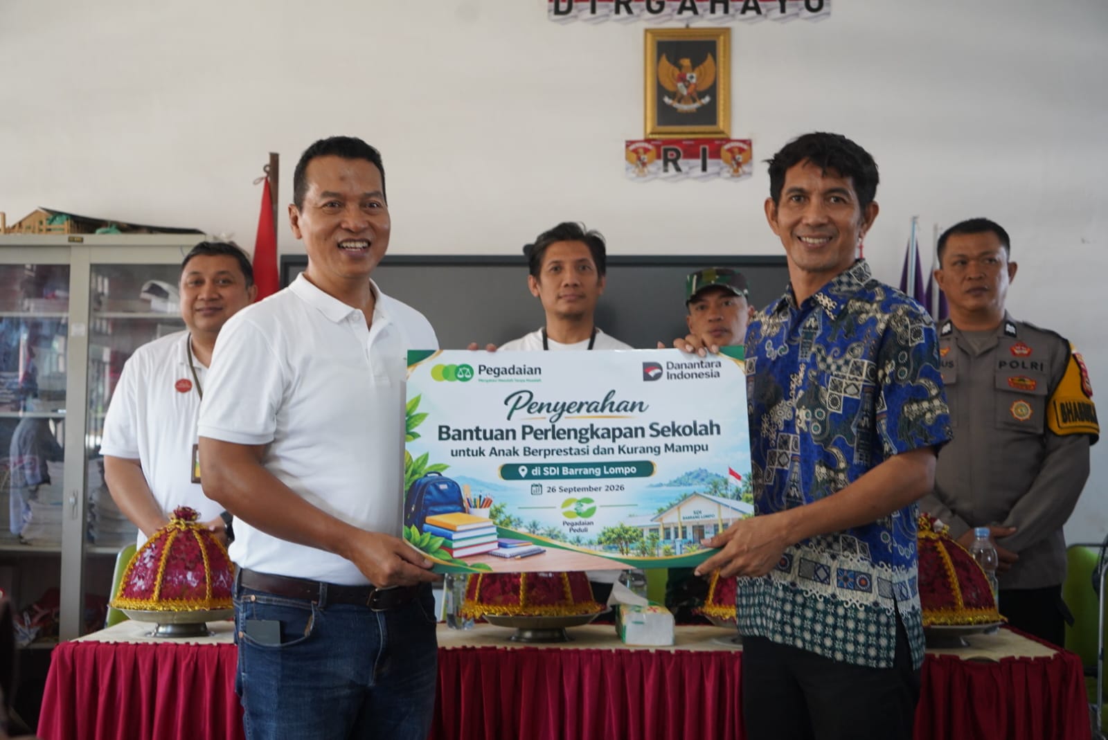 Pegadaian Salurkan Bantuan Perlengkapan Sekolah bagi Anak Berprestasi dan Kurang Mampu di Pulau Barrang Lompo