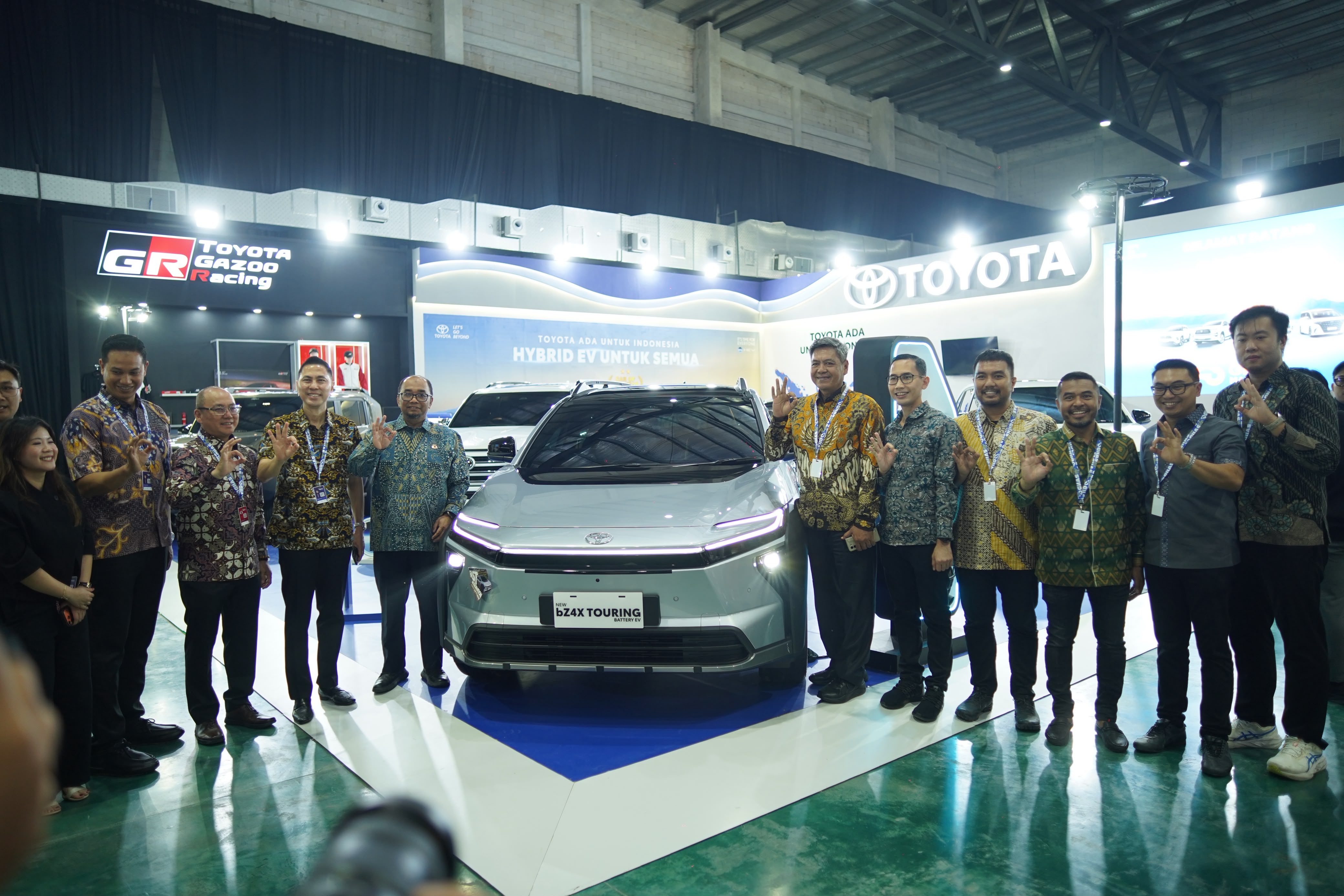 55 Tahun Toyota Ada untuk Indonesia: Dampingi Setiap Kebutuhan Pelanggan lewat Lini Baru   Land Cruiser Family dan bZ4X Touring di GIIAS Makassar 2026  – Toyota Luncurkan Land Cruiser 300 Hybrid EV dan bZ4X Touring  -Preview Land Cruiser FJ